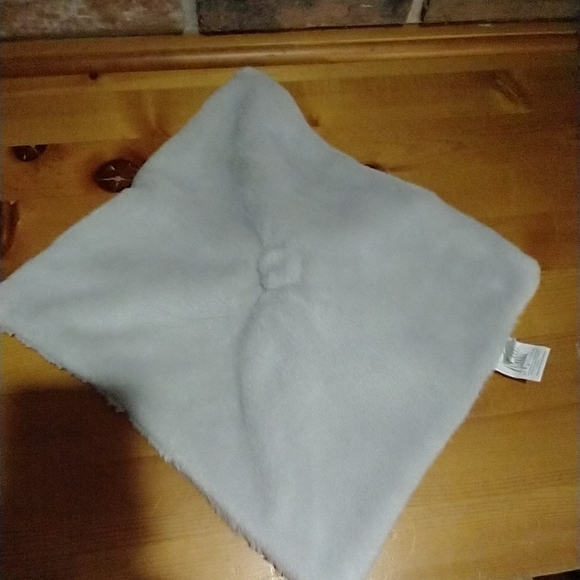 Blanket & Beyond soft gray bunny blanket - Picture 2 of 8